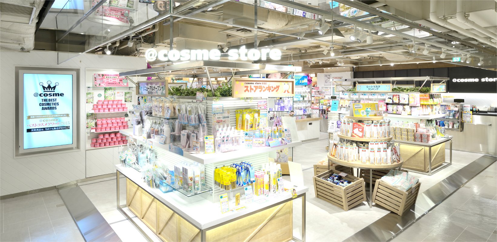 写真：@cosme STORE店内